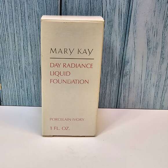 Mary Kay Day Radiance Liquid Foundation - Porcelain Ivory #4483- NIB - Old Stock - Picture 5 of 7